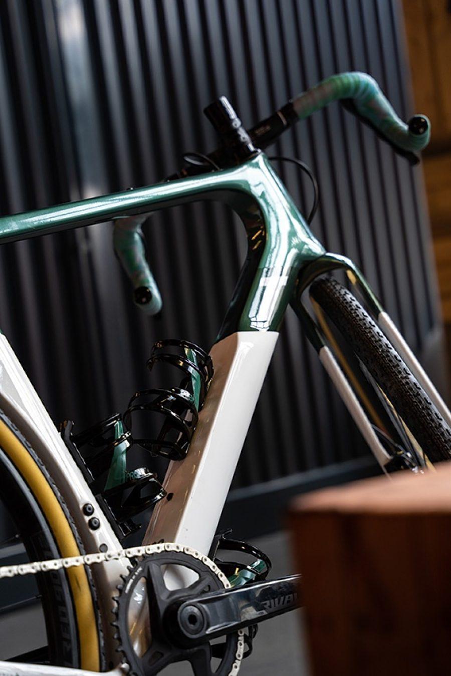 Elite PRISM LEFT RECYCLED MATERIAL green graphic