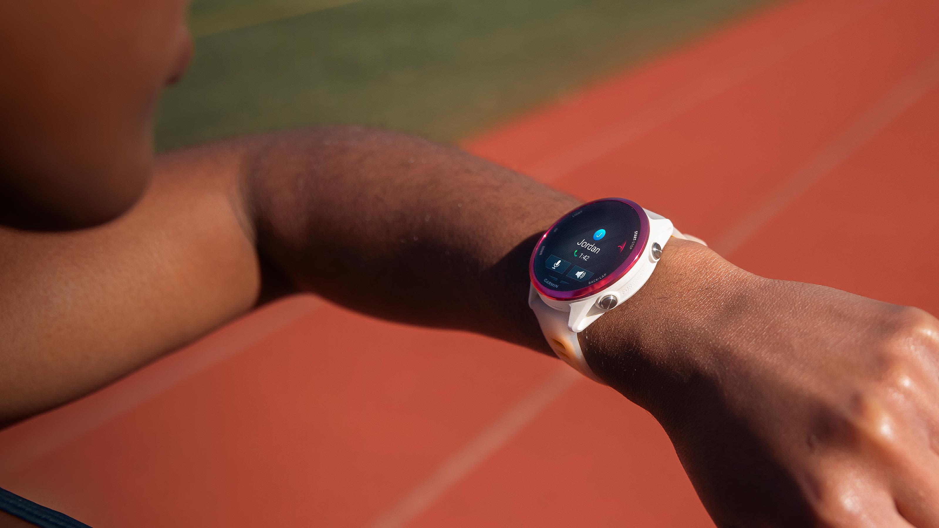 Garmin Forerunner 570 42MM-Whitestone/Cloud Blue